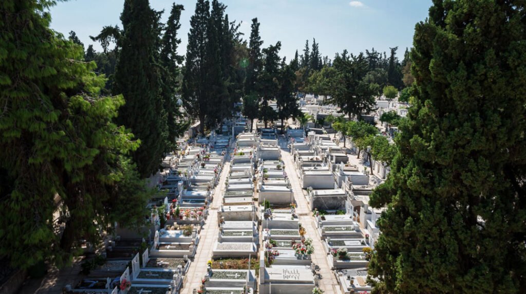 Απολύμανση στο Δημοτικό Κοιμητήριο Νέας Σμύρνης – Νωρίτερο κλείσιμο την Παρασκευή 24 Απριλίου